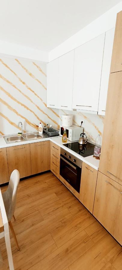 Old Train Apartment Тирана Екстер'єр фото