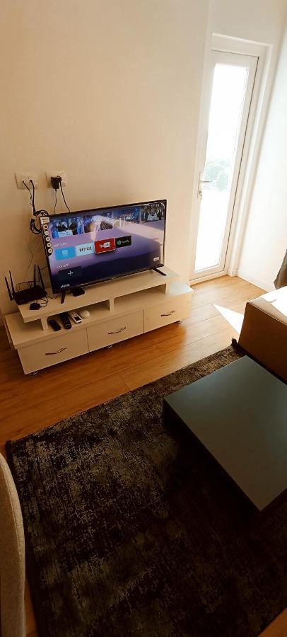 Old Train Apartment Тирана Екстер'єр фото