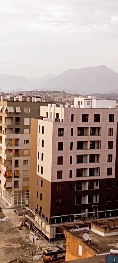 Old Train Apartment Тирана Екстер'єр фото
